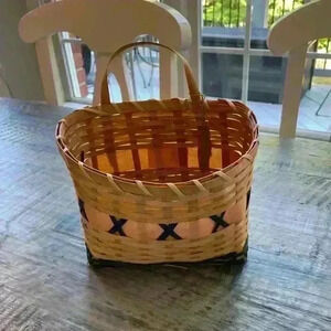 Cobble Creek, Beautiful Basket Wall Hanging or Table, New